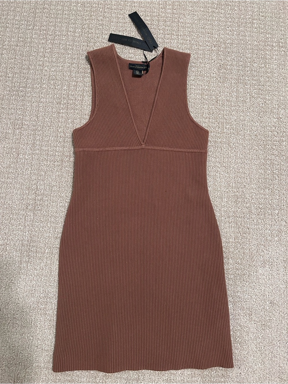 NWT House of Harlow 1960 Sleeveless Ribbed V-Neck Mini Sweater Dress Brown Small